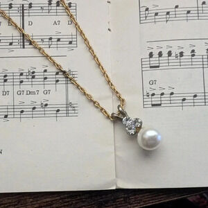 Elegant Gold Pearl Necklace